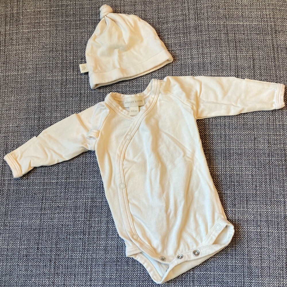 Brand new August river bodysuit with hat 0-3 months